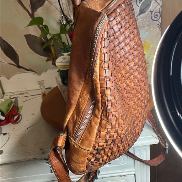 Elegant Woven Leather Backpack - Tan - Picture 10 of 13